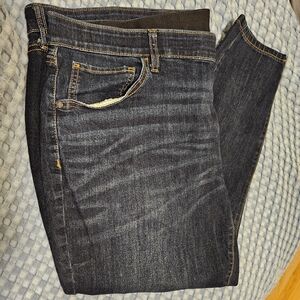 Women's plus skinny jean